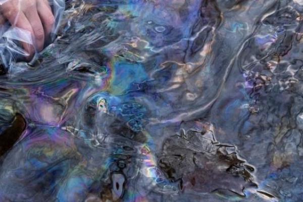 Multicolor reflections on a pool of liquid